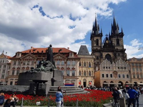 Prag je glavni i najveći grad Češke Republike